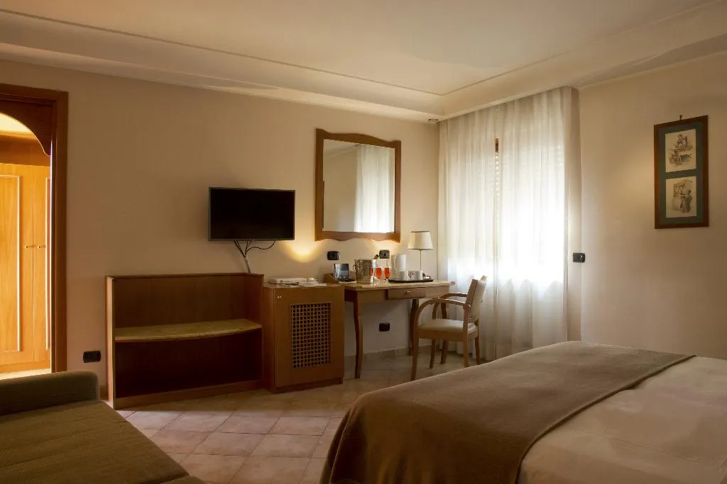 DOUBLE SUPERIOR Room, Montespina Park Hotel, Naples