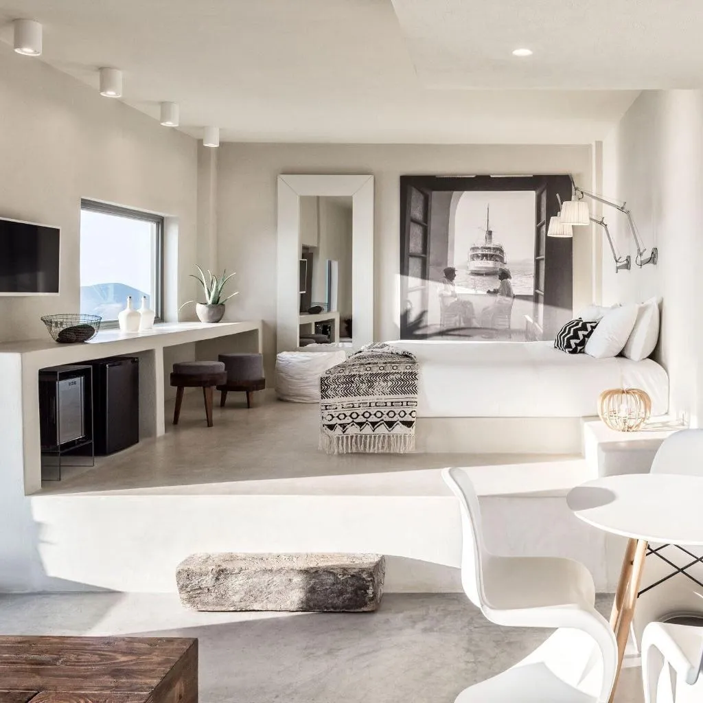 Room, West East Suites, Santorini