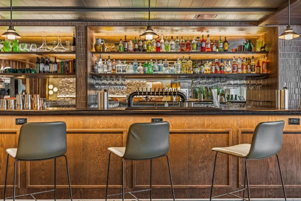 Bar, Everwild Canmore - Nordic Spa & Hotel, Calgary, Alberta