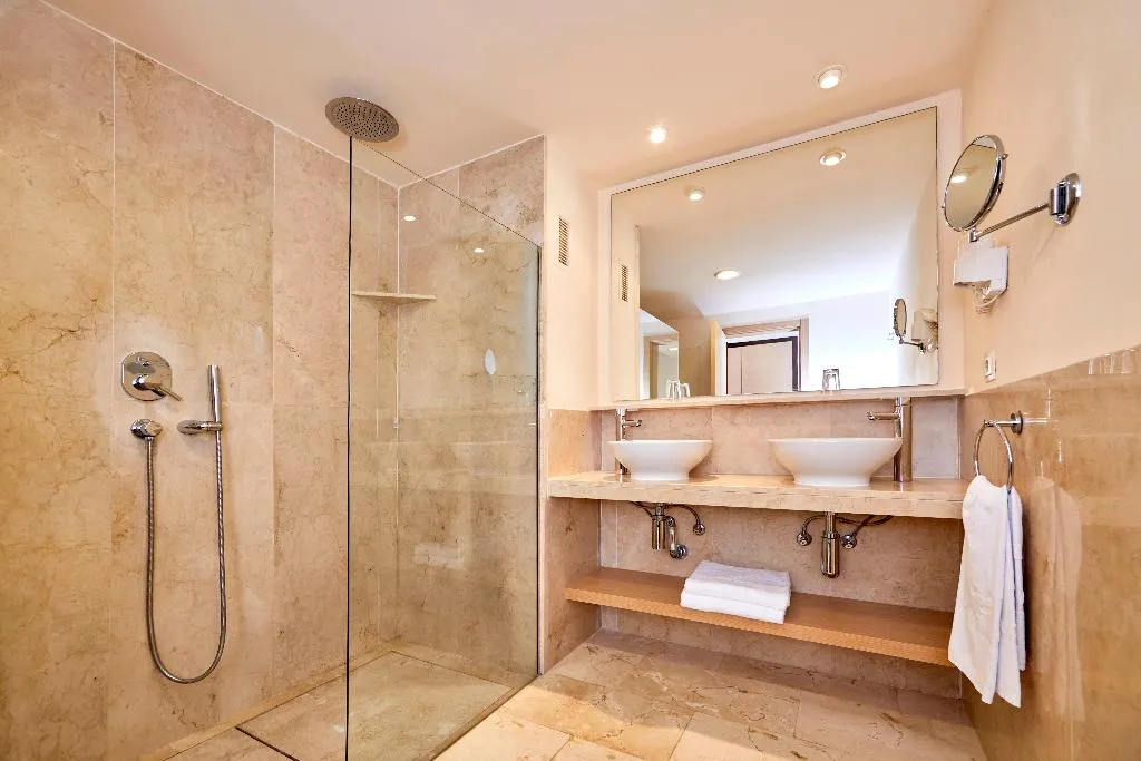 APARTMENT WITH TERRACE Room, Zafiro Cala Mesquida, Majorca