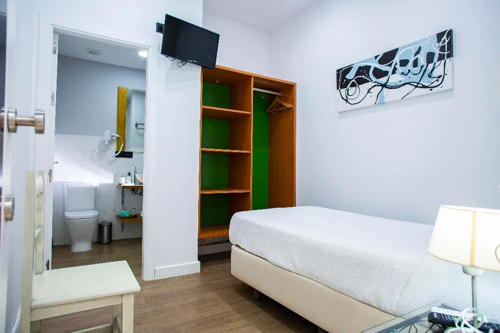SINGLE DELUXE ONE BEDROOM Room, Hostal San Francisco, Seville
