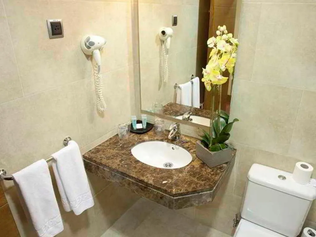 Room, Sterling, Madrid