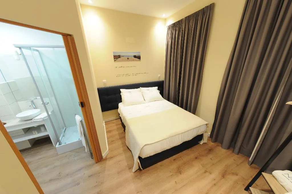 QUADRUPLE CLASSIC Room, Naya - Downtown Guesthouse, Porto