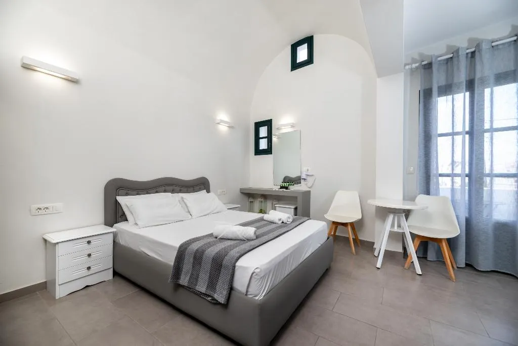 Double or Twin STANDARD Room, Villa Anemomilos Perissa, Santorini