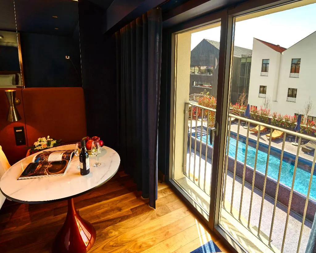 DOUBLE SUPERIOR POOL VIEW Room, Forte de Gaia Autograph Collection, Porto