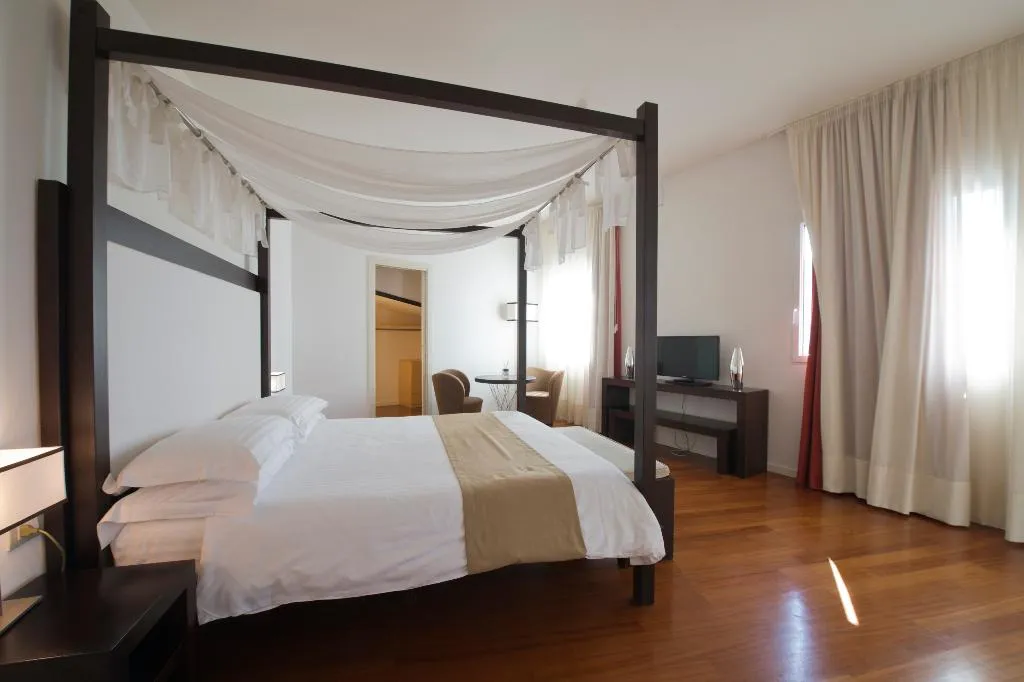 SUITE STANDARD Room, Eden Rock Resort, Florence