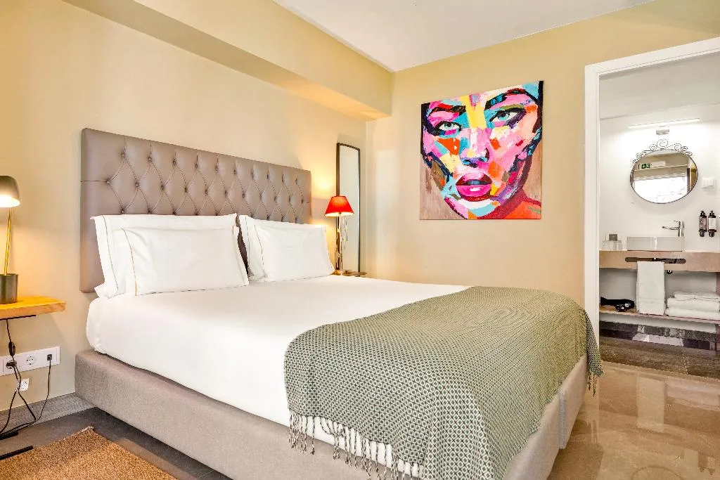 DOUBLE CLASSIC QUEEN BED Room, Jardim Da Lapa By Shiadu, Lisbon