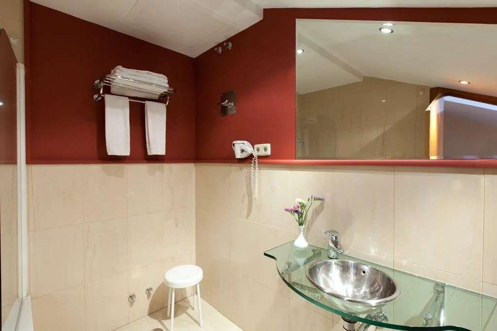 Room, Hotel Ateneo, Madrid