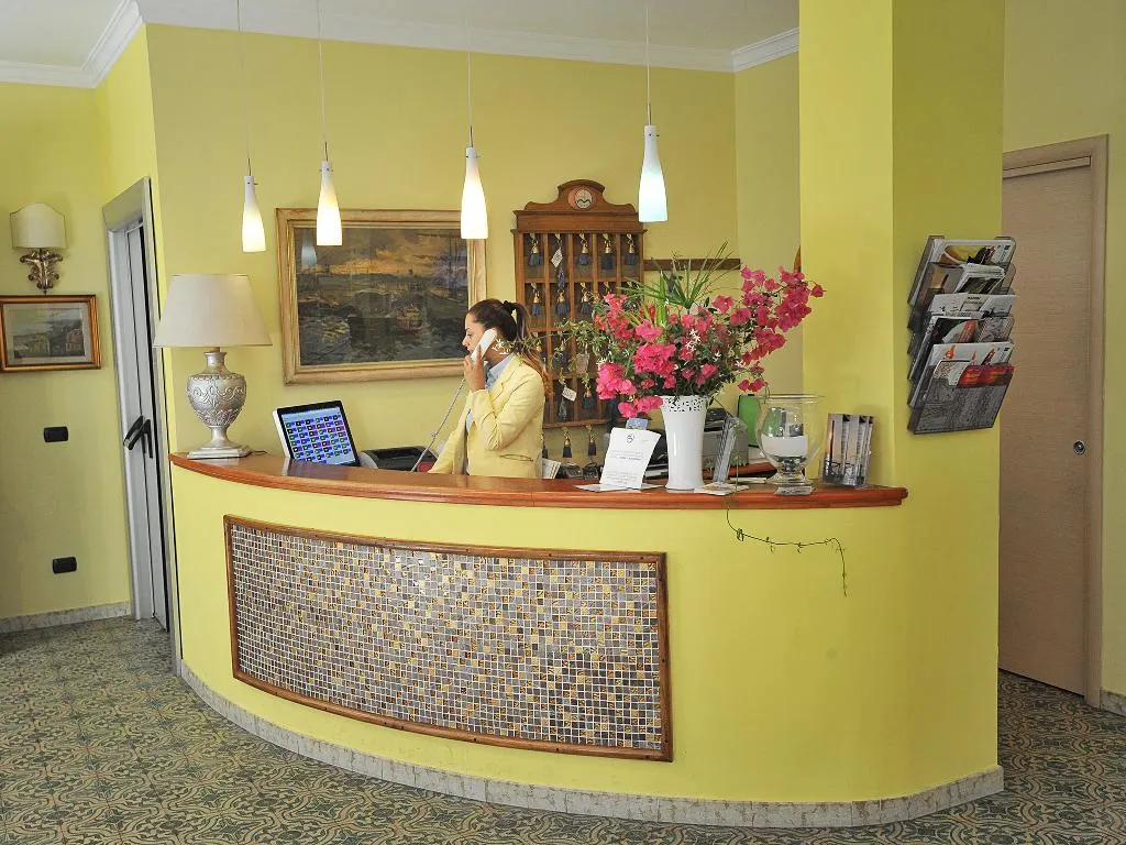 Lobby, Hotel Miramare, Naples