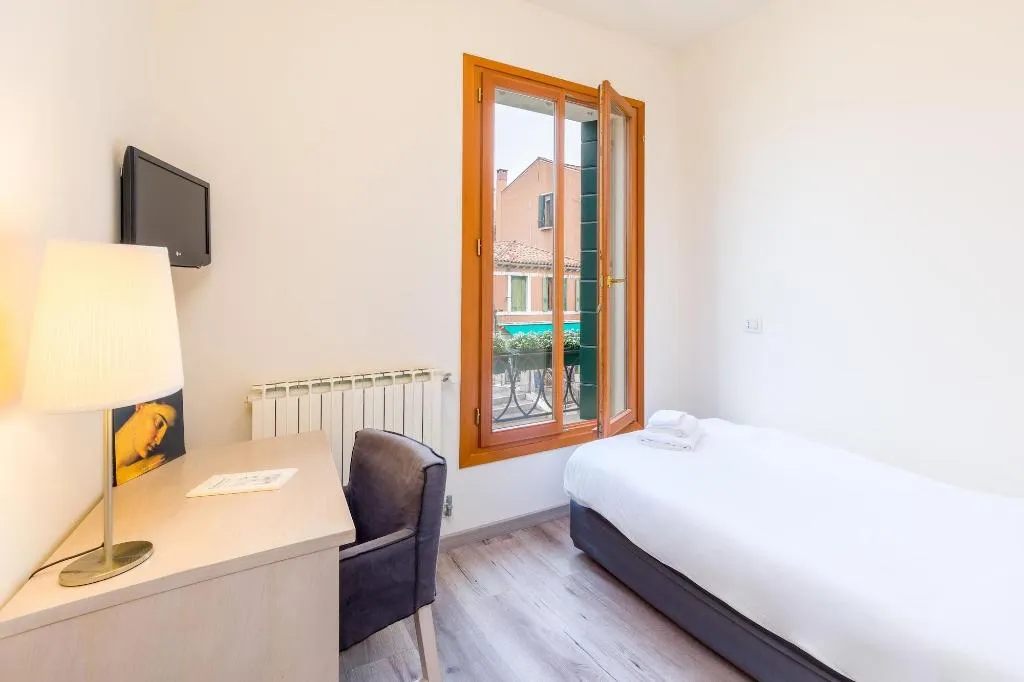 Room, B&B Casanova ai Tolentini, Venice