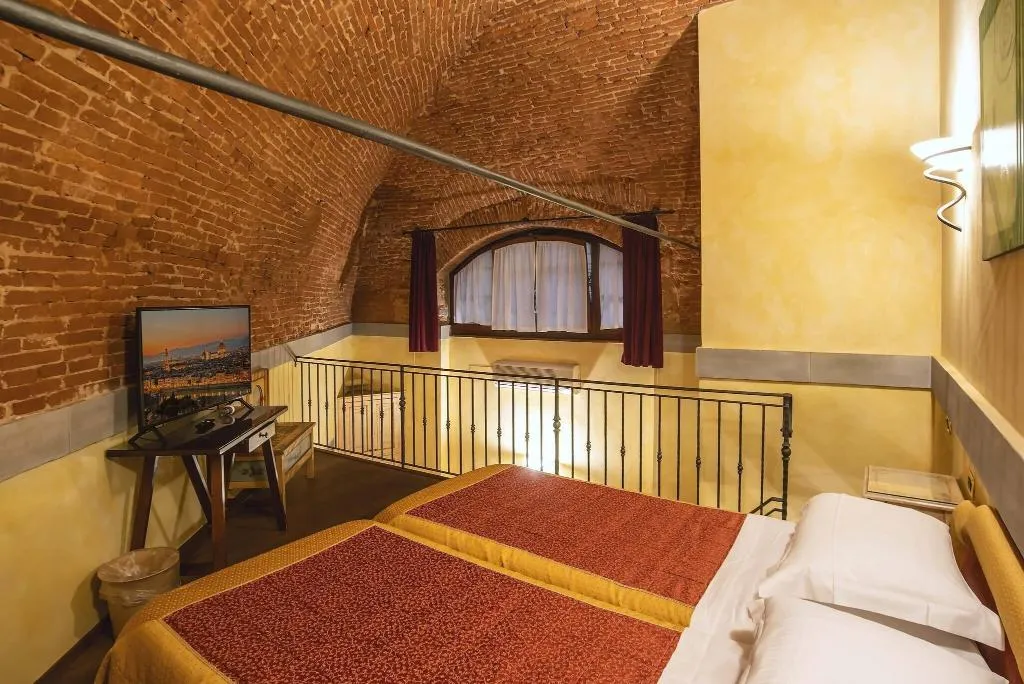DOUBLE SUPERIOR TWO DOUBLE BEDS Room, Alba Palace, Florence
