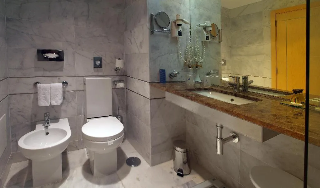 TWIN SEA VIEW Room, Crowne Plaza Caparica Lisbon, Lisbon