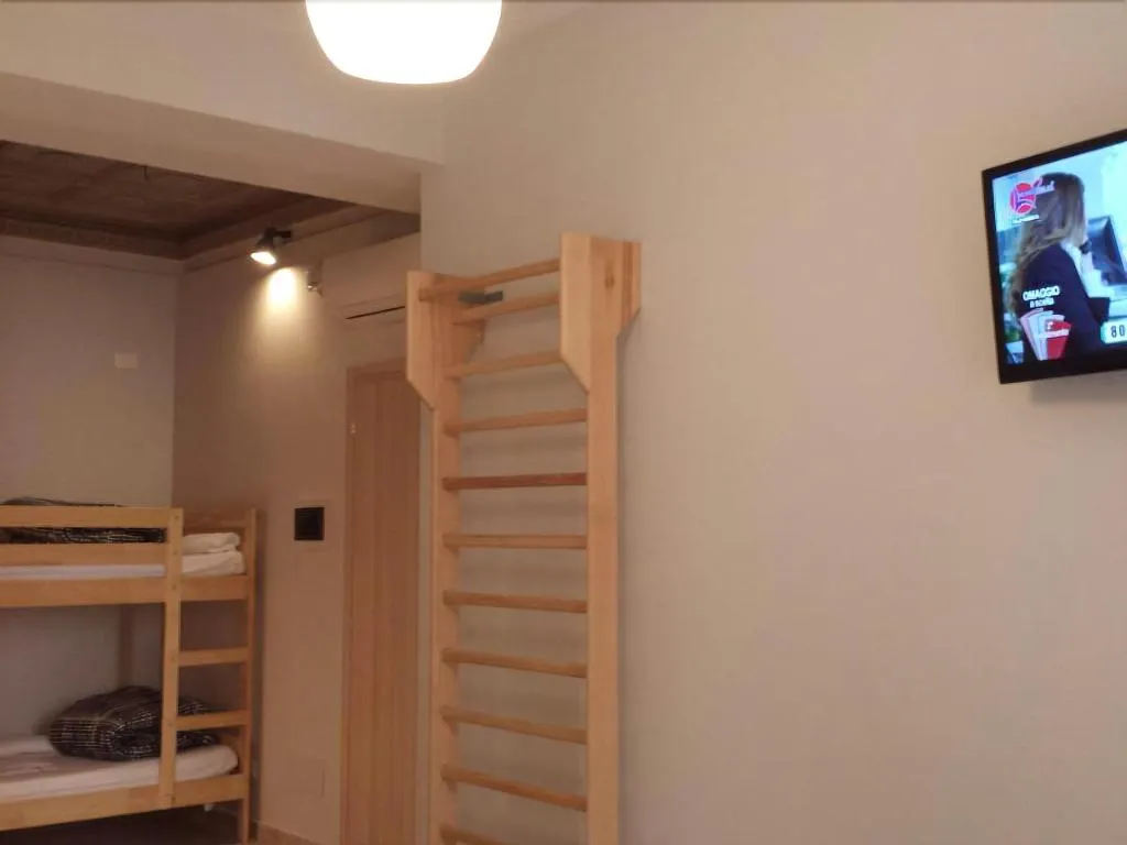 Room, Roma Art Rooms, Naples