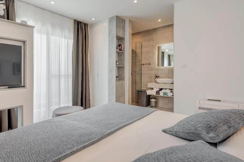 VILLA FOUR BEDROOMS Room, Villa Luna Podstrana, Split