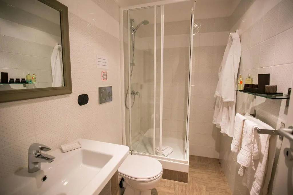 DOUBLE DELUXE QUEEN BED Room, Jb Relais, Rome