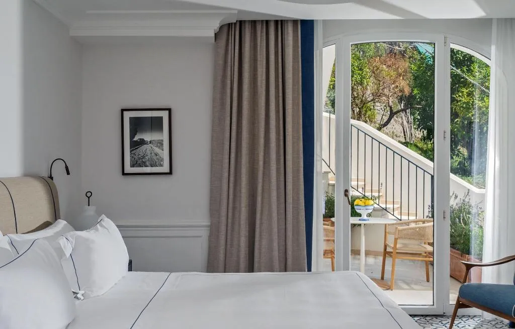 Room, Borgo Santandrea, Naples