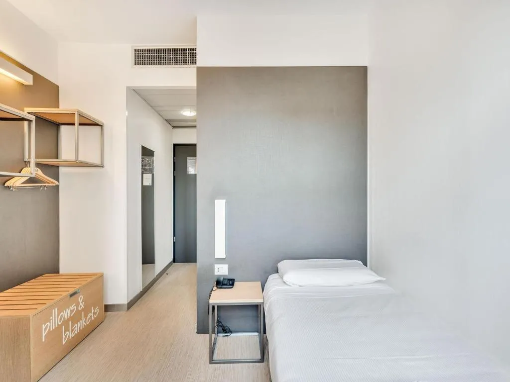 SINGLE SUPERIOR Room, B&B Hotel Milano Aosta, Milan