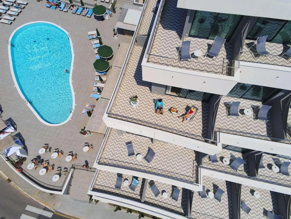 Pool, ME Sitges Terramar, Costa Brava