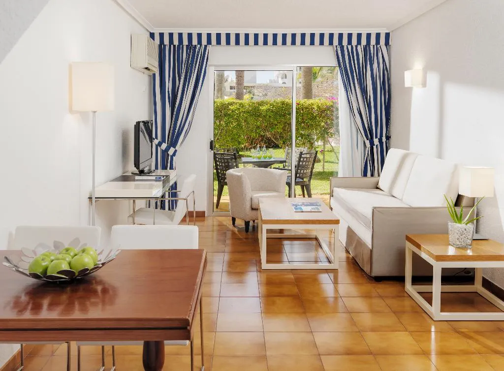 FAMILY ROOM CAPACITY 4 Room, H10 las Palmeras, Tenerife