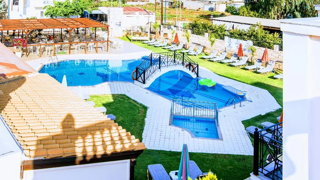 Pool, Yiannis Manos, Crete
