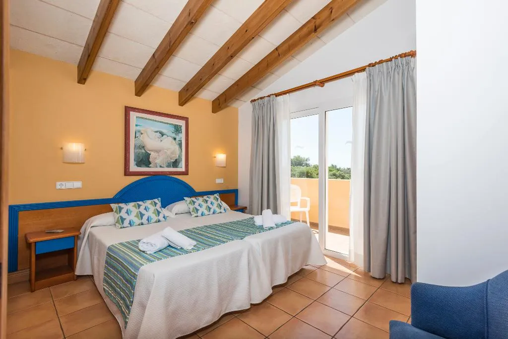 VILLA THREE BEDROOMS WITH AIR CONDITIONING Room, Amarillas, Menorca