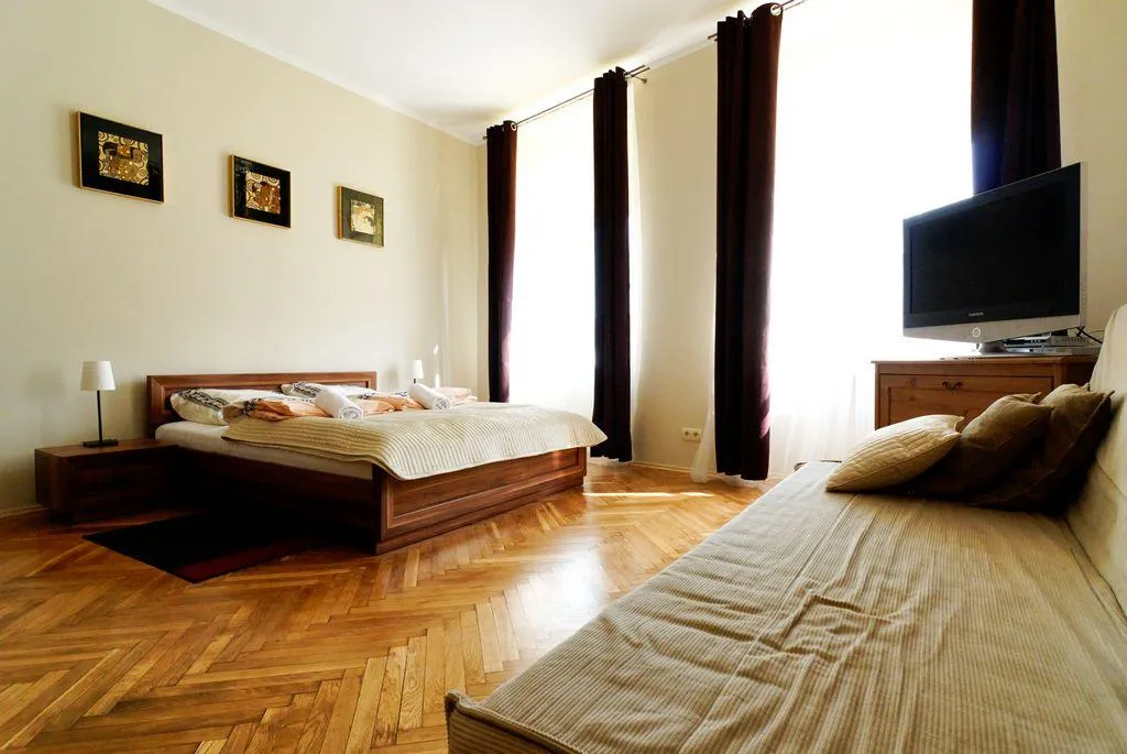 STUDIO CAPACITY 4 Room, P&J Tourist Apartments, Krakow