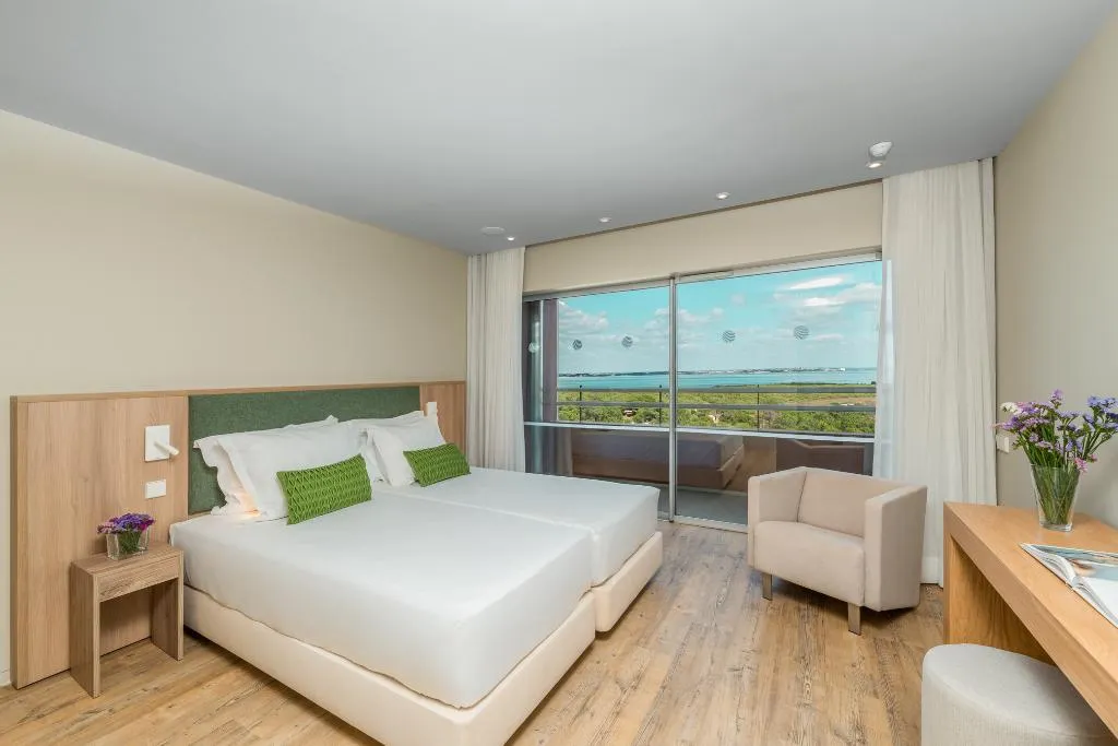 APARTMENT PREMIUM TWO BEDROOMS Room, The Pearl Troia, Lisbon