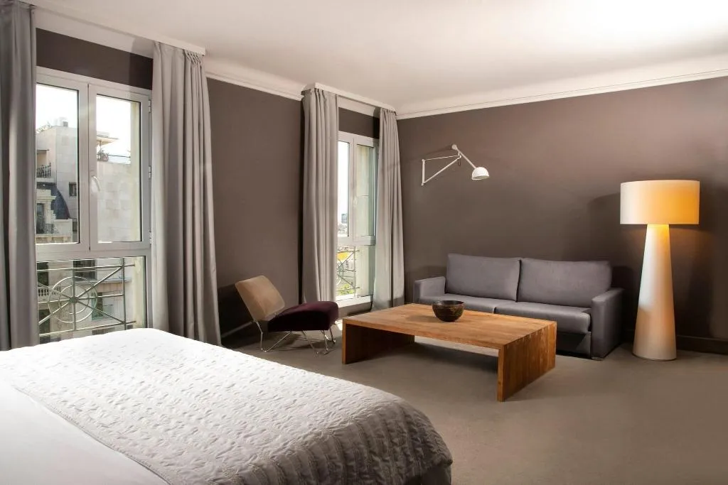 JUNIOR SUITE KING SIZE BED Room, Le Meridien Barcelona, Barcelona
