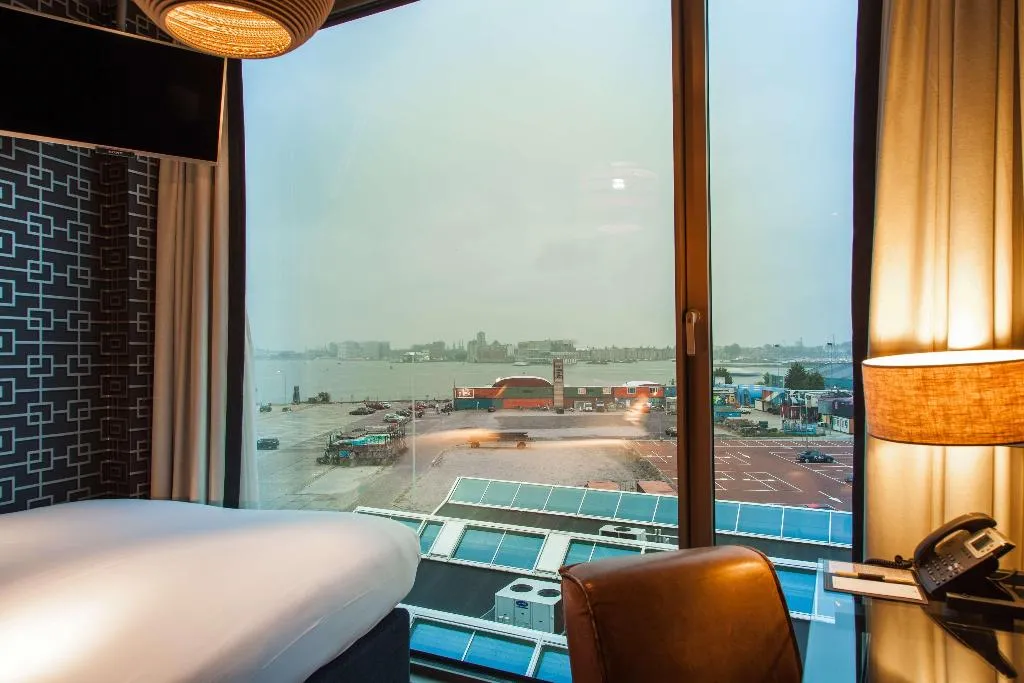DOUBLE GUEST ROOM Room, DoubleTree by Hilton NDSM Wharf, Amsterdam