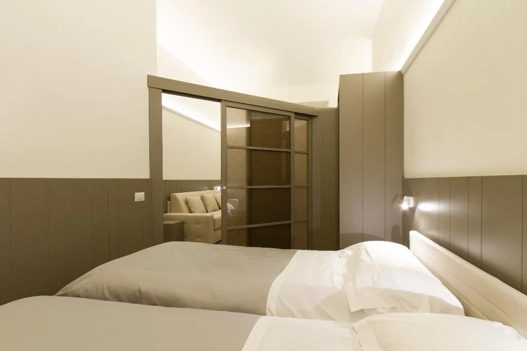 APARTMENT CAPACITY 6 TWO BEDROOMS Room, Palazzo dei Ciompi, Florence