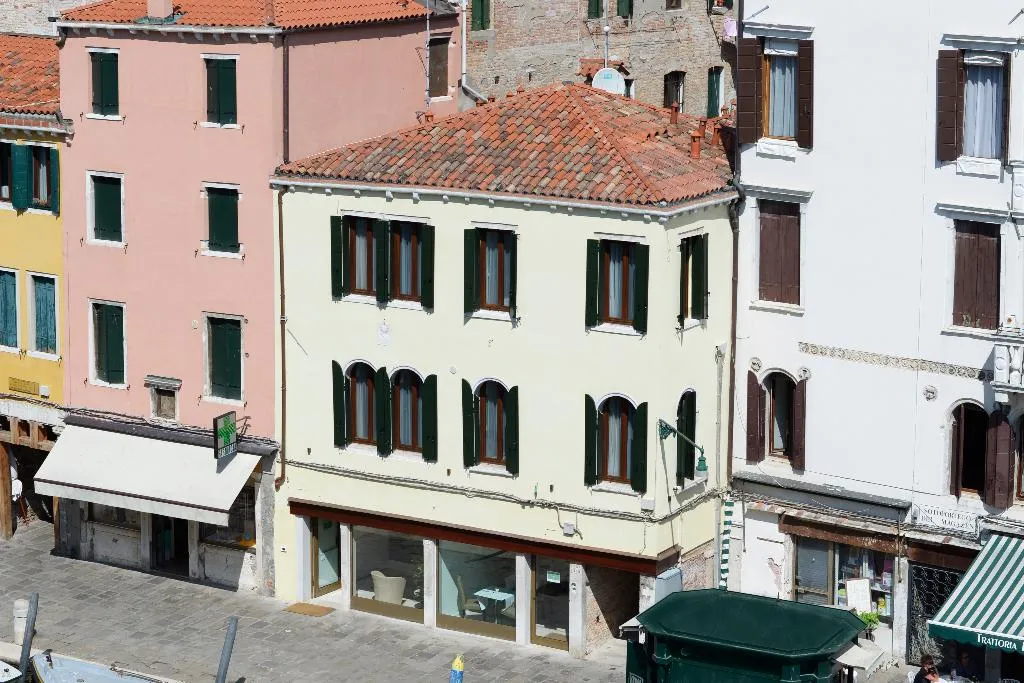 General view, Leone, Venice