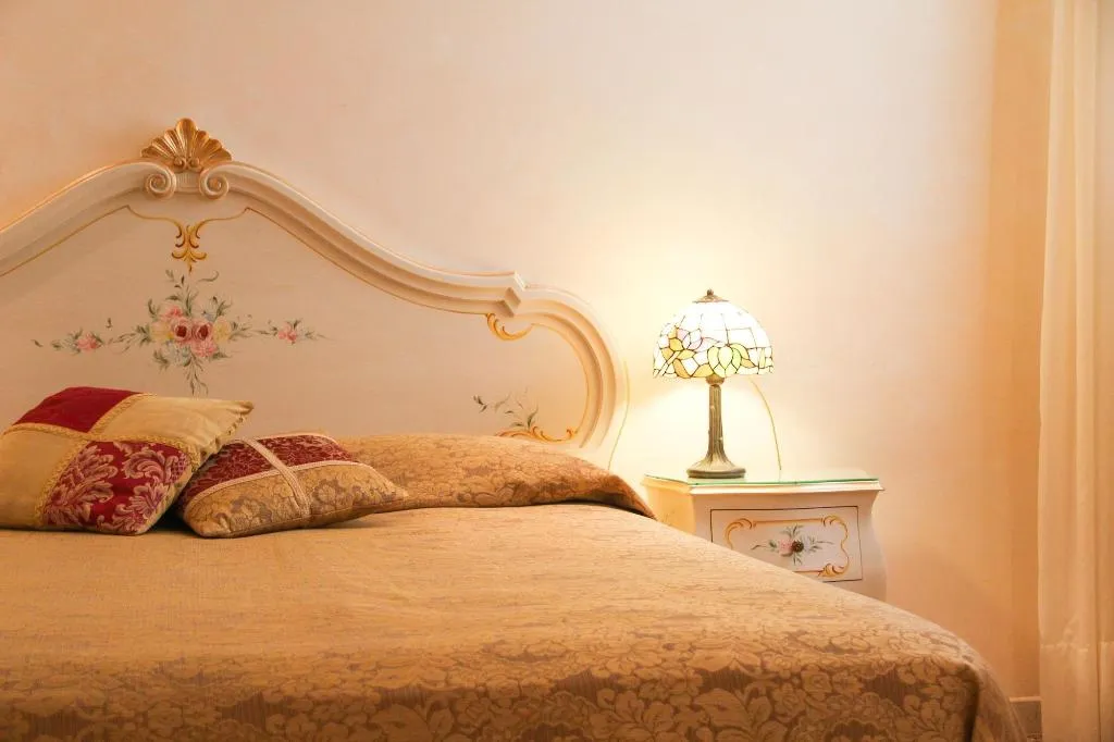 Room, Angeles Inn, Venice