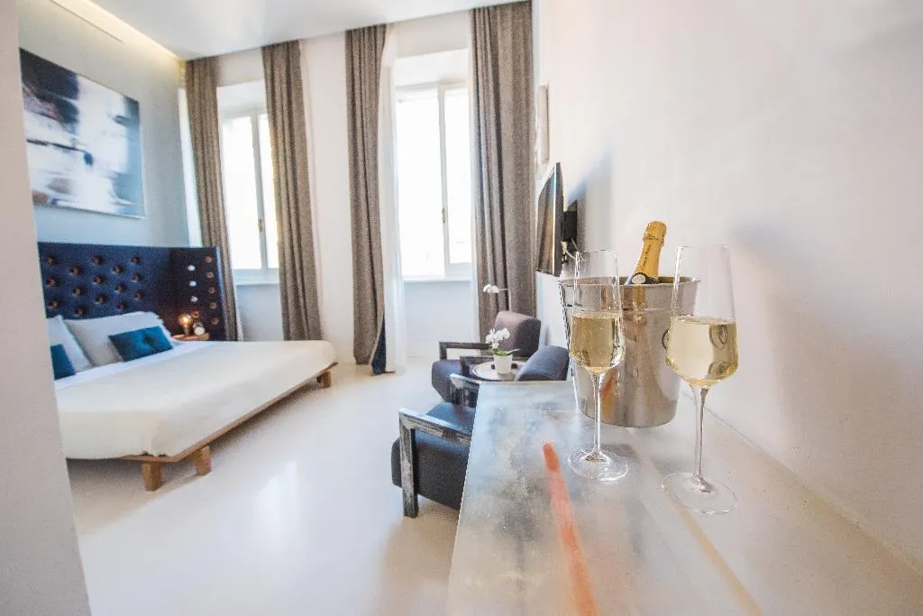JUNIOR SUITE CITY VIEW Room, Piazza Di Spagna 9, Rome