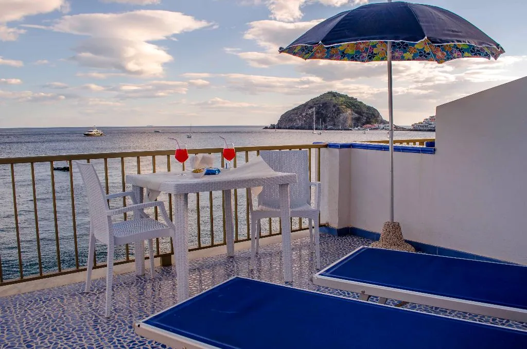 DOUBLE SUPERIOR SEA VIEW Room, Regina del Mare, Naples