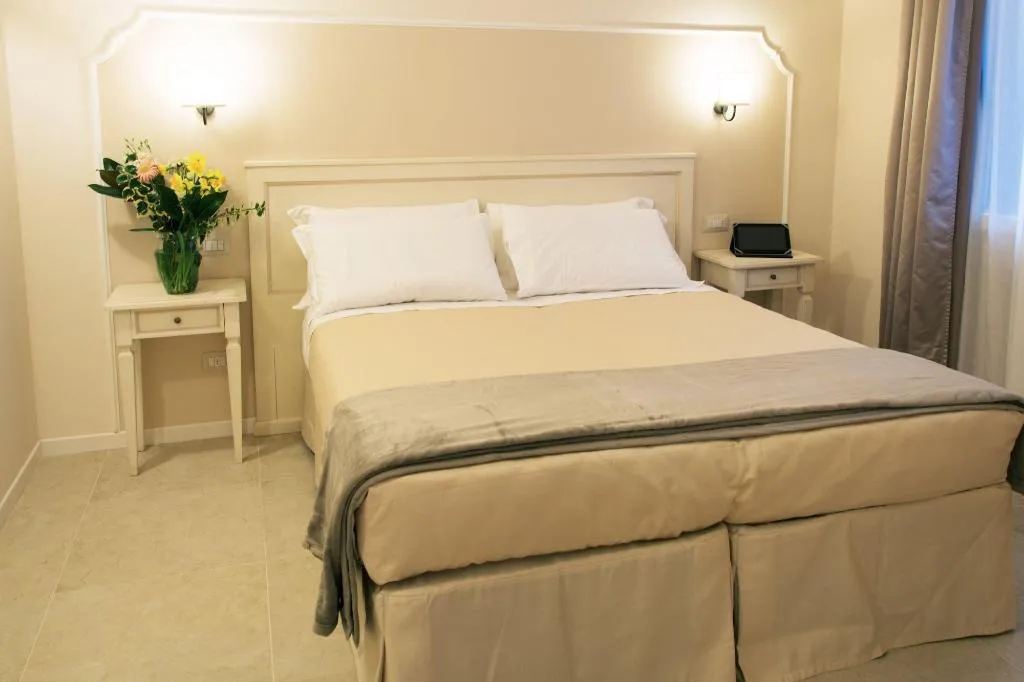 Room, Dimora Salviati, Florence