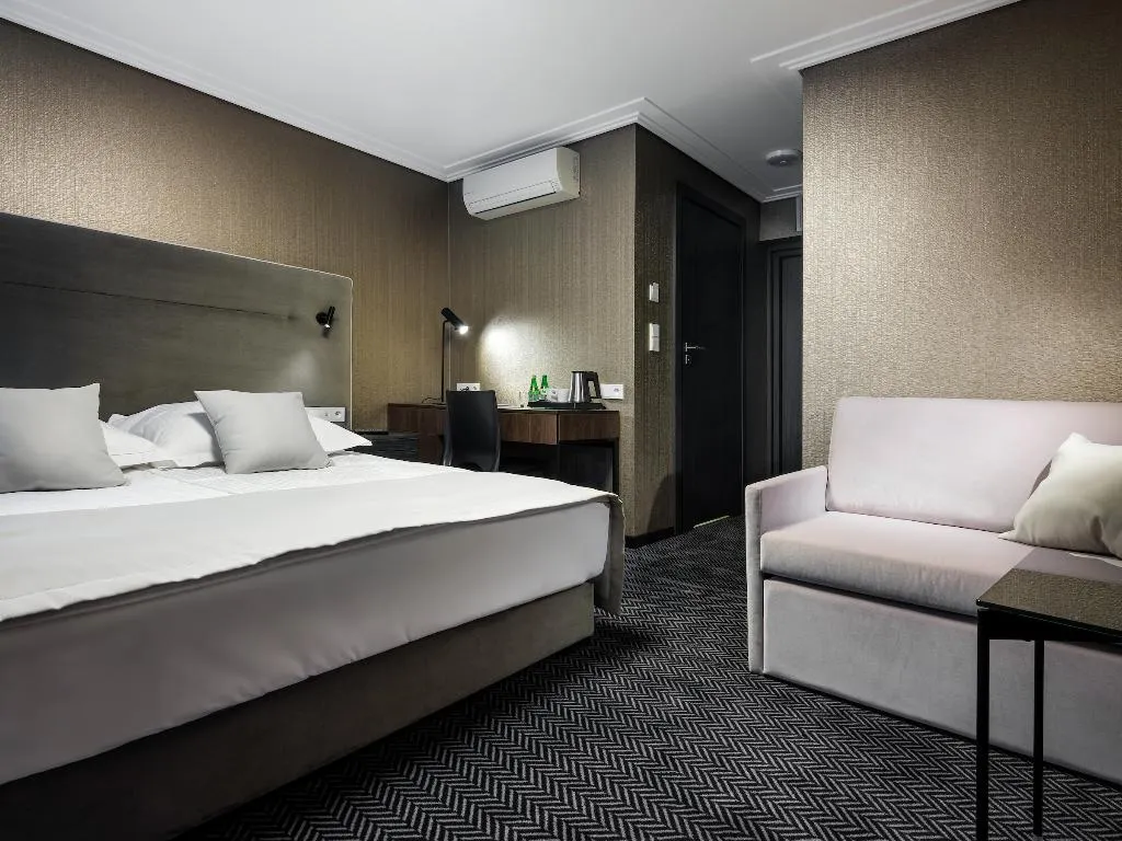 Double or Twin SUPERIOR WITH DOUBLE BED Room, Logos Hotel Krakow, Krakow