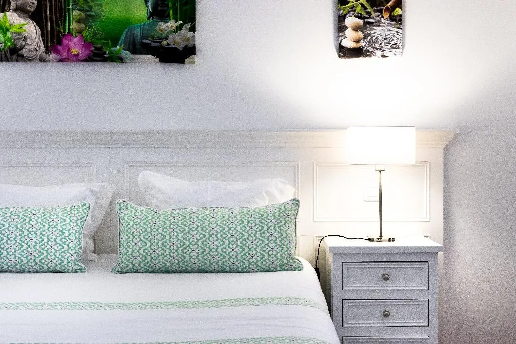 VILLA THREE BEDROOMS Room, Shantivillas, Algarve
