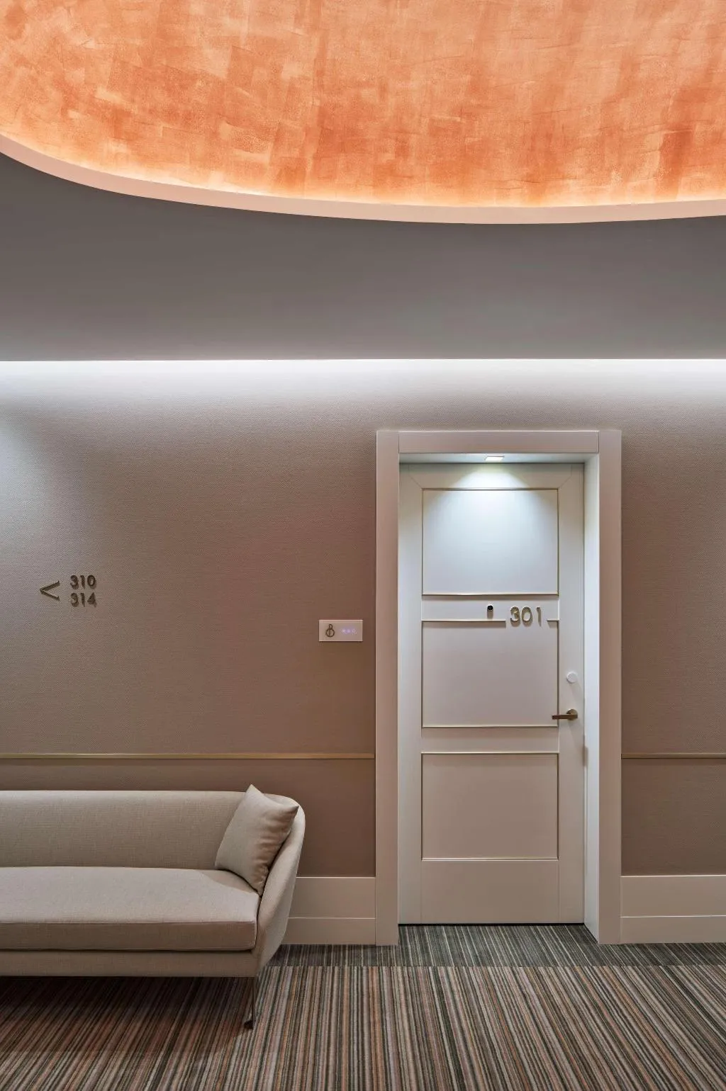 Lobby, de Bonart Naples-Curio Collection by Hilton, Naples