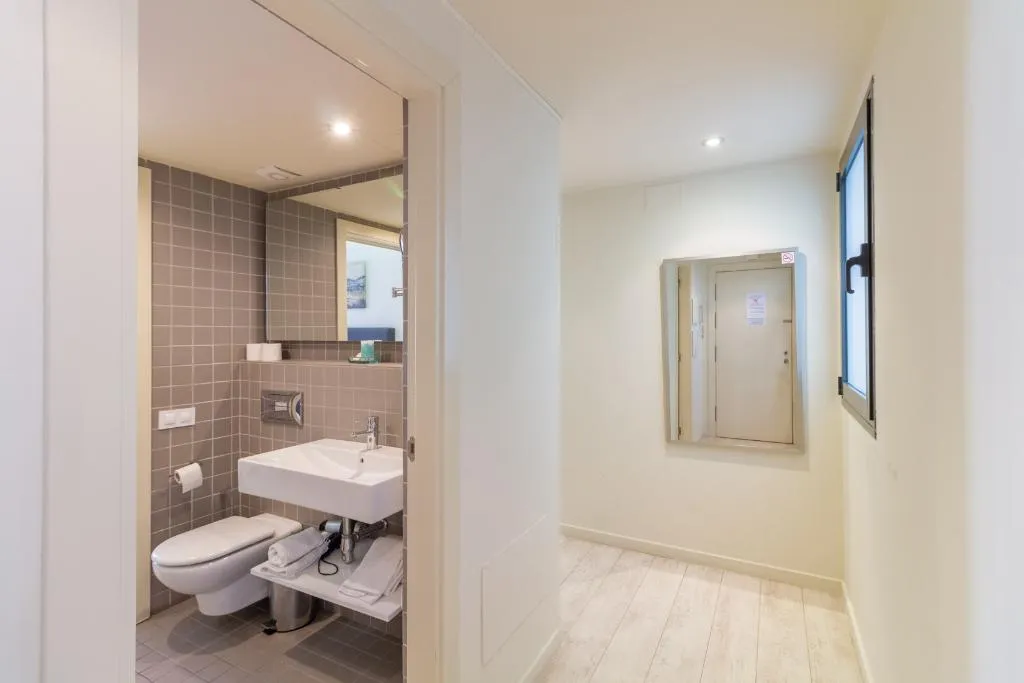 Room, The Urban Suites.Com, Barcelona