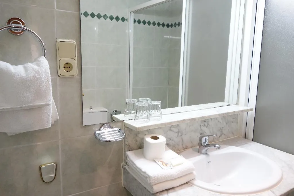 TRIPLE STANDARD Room, Trípolis Toledo, Madrid