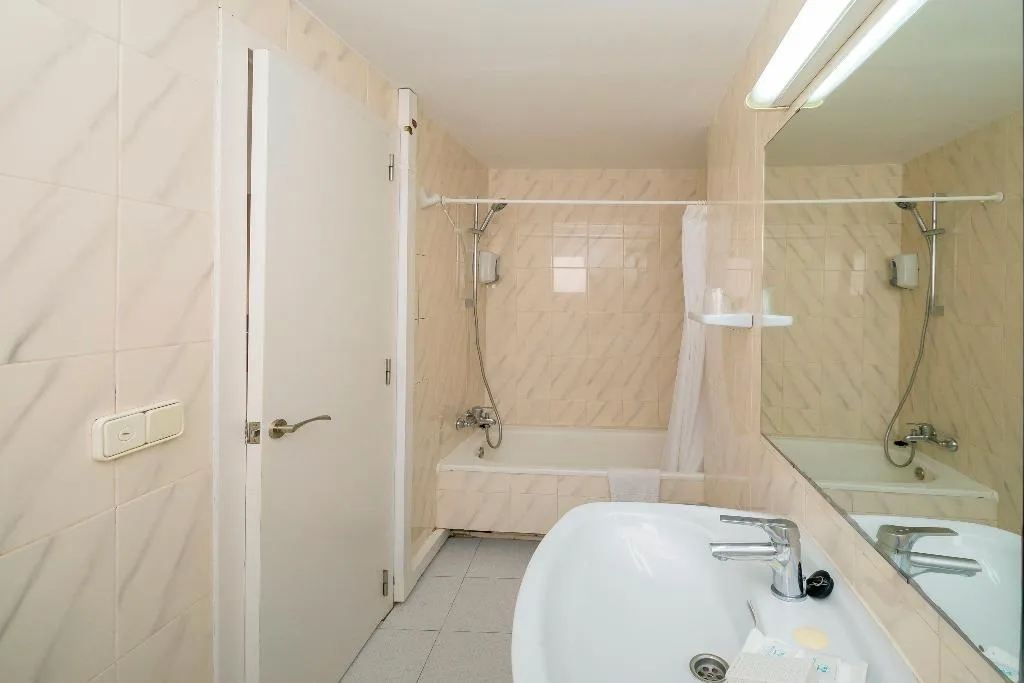 DOUBLE WITHOUT BALCONY Room, Ibiza Playa, Ibiza