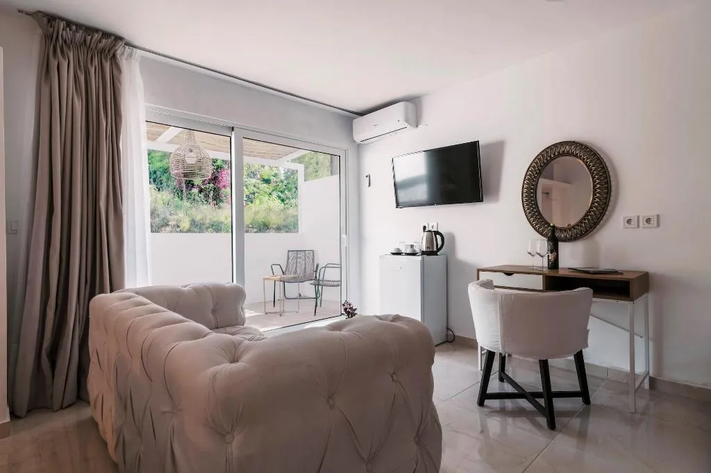 Room, Bamboo Suites, Rhodes
