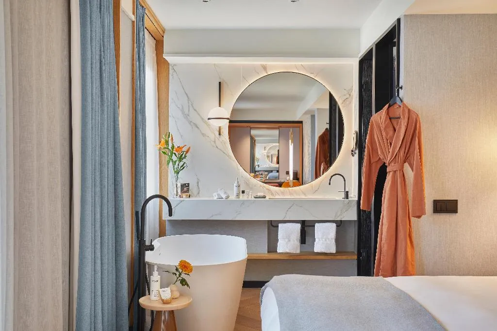 SUITE KING SIZE BED Room, Kimpton Vividora Hotel, Barcelona