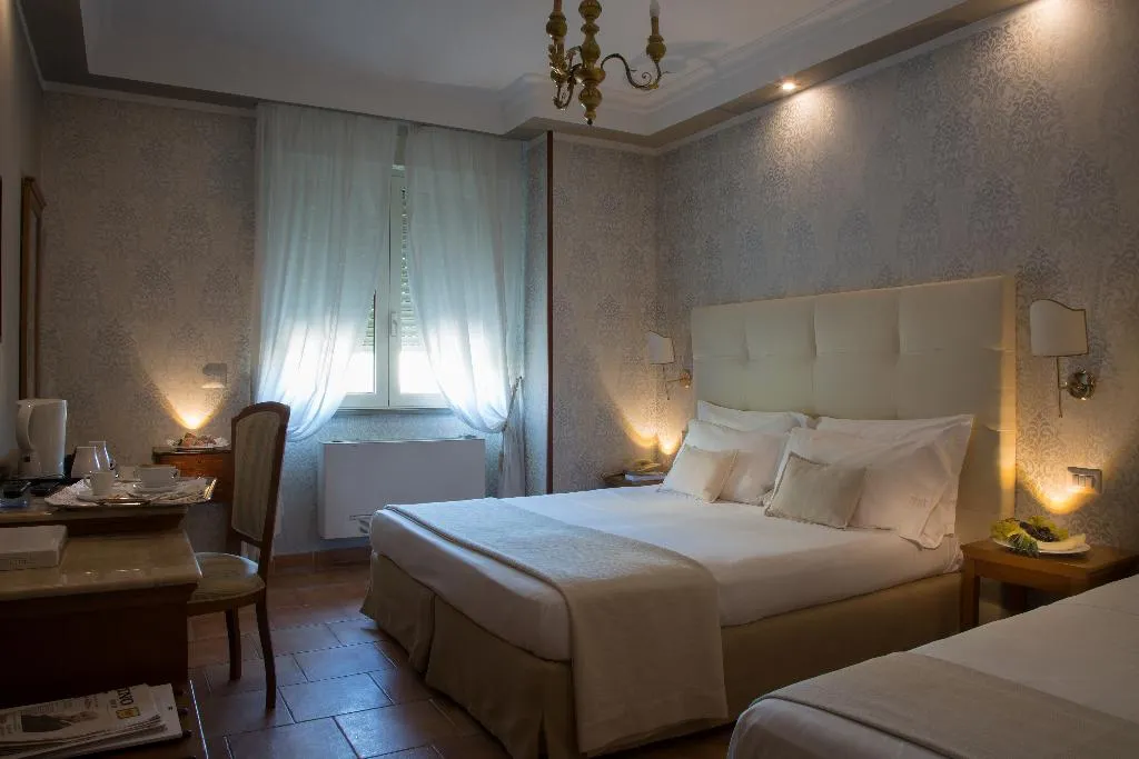 TRIPLE STANDARD Room, Montespina Park Hotel, Naples