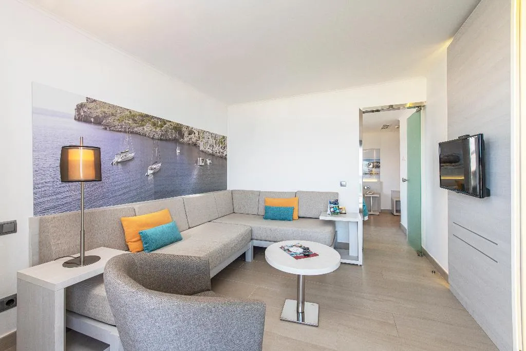 Room, Obelisco, Majorca