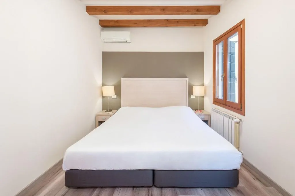 Room, B&B Casanova ai Tolentini, Venice