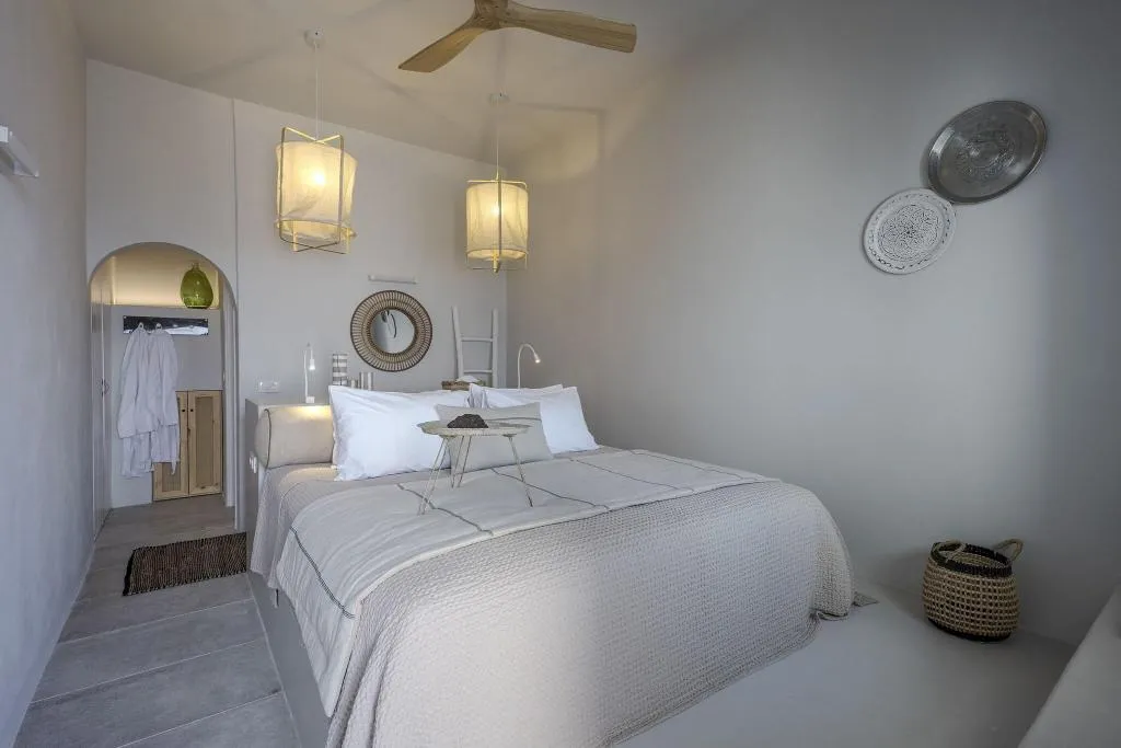 DOUBLE WITH JACUZZI Room, Grand View Hotel, Santorini