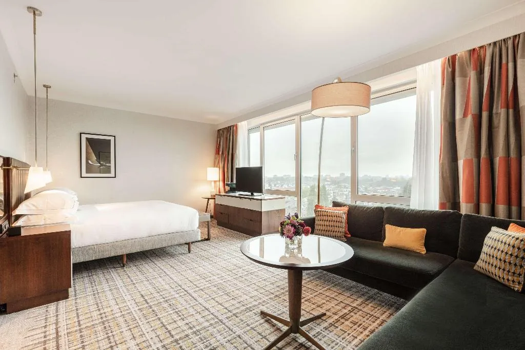 JUNIOR SUITE CANAL VIEW Room, Hilton Amsterdam, Amsterdam