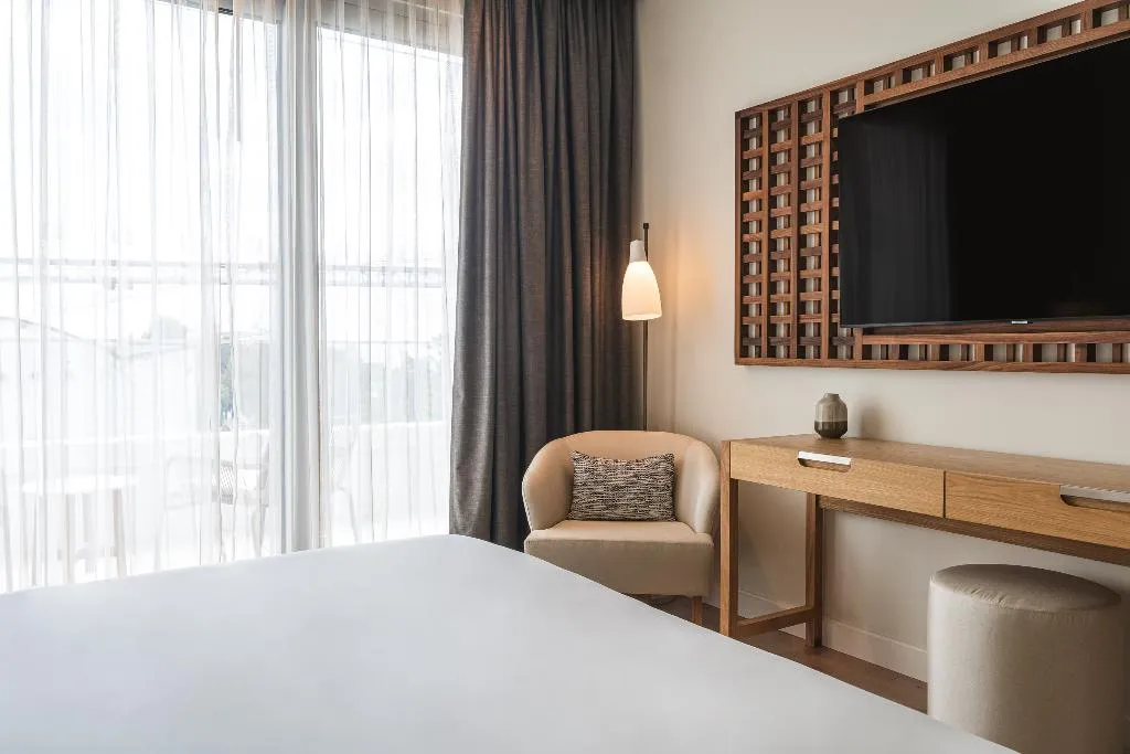 SUITE DELUXE QUEEN BED Room, Hyatt Regency Lisbon, Lisbon