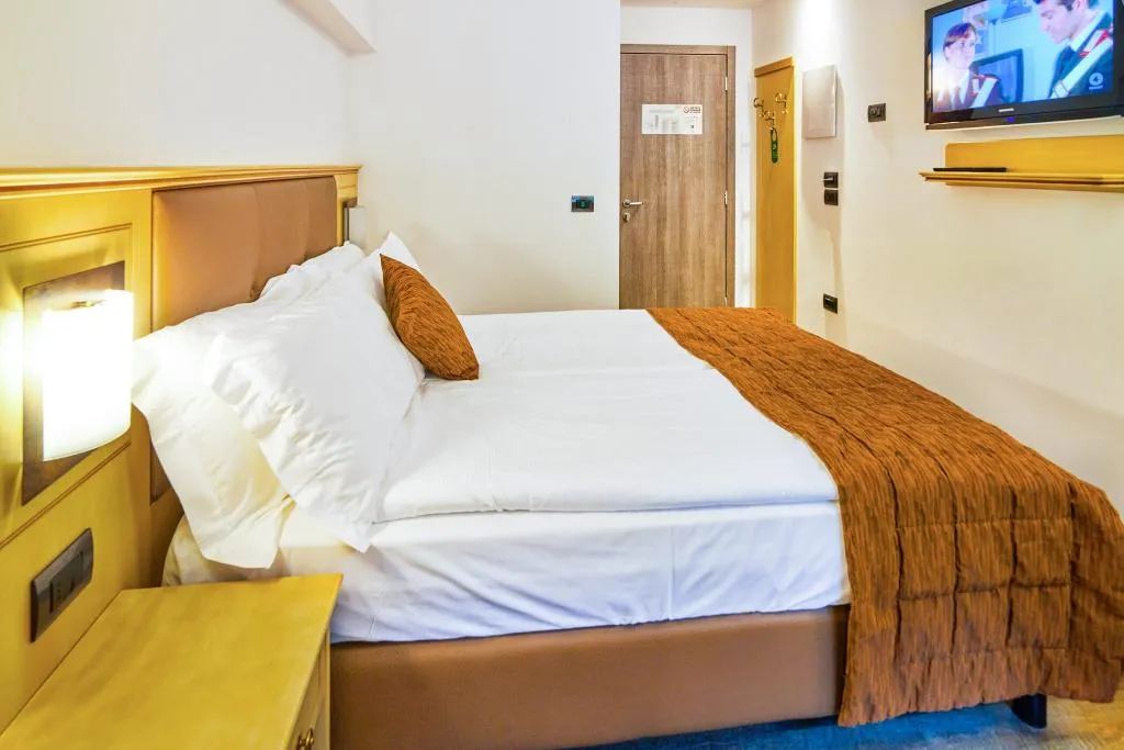 SINGLE CLASSIC QUEEN BED Room, Portici - Romantik & Wellness, Milan